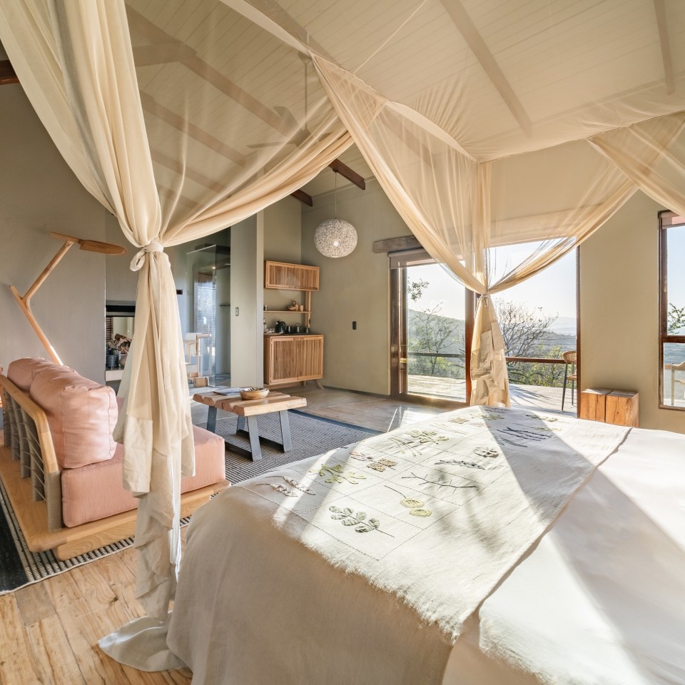 Bush-Chalet in der Rhino Ridge Safari Lodge